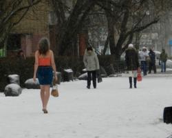 Галина Кутерева из Тольятти - женщина, которая не чувствует холода (6 фото) Женщина которая ходит зимой в платье